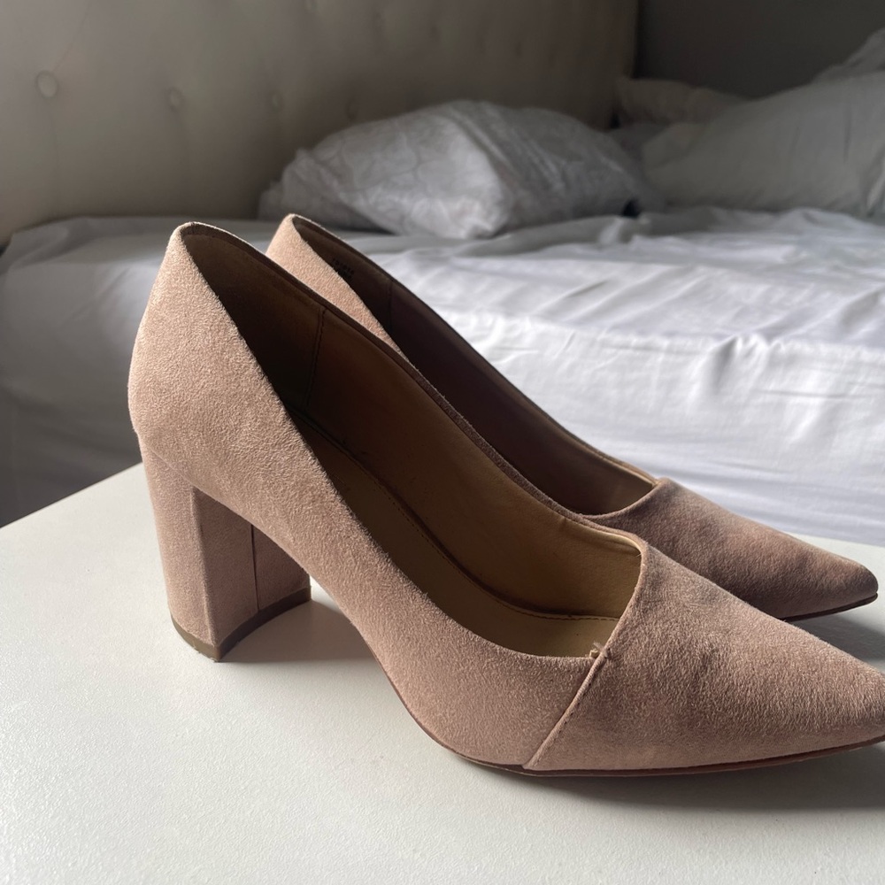 Micheal Shannon Suede Pumps